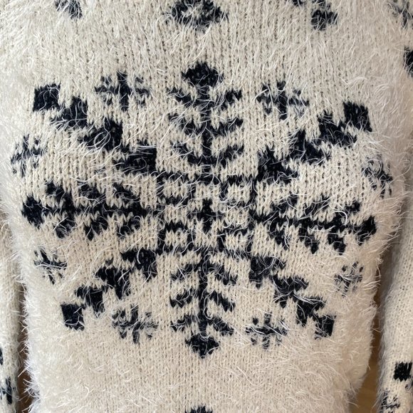 Finn & Clover Snowflake Sweater Cream Blue Fuzzy Holiday Sz M - Picture 3 of 13